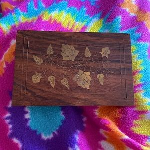 Wood jewelry box